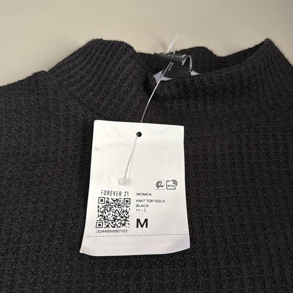 Forever 21 Black Waffle Knit Crop Top NWT - Picture 4 of 4